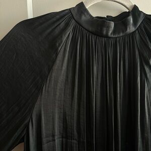 GAP TURTLE NEXK SILK SHIRT! Great for work : business casual !